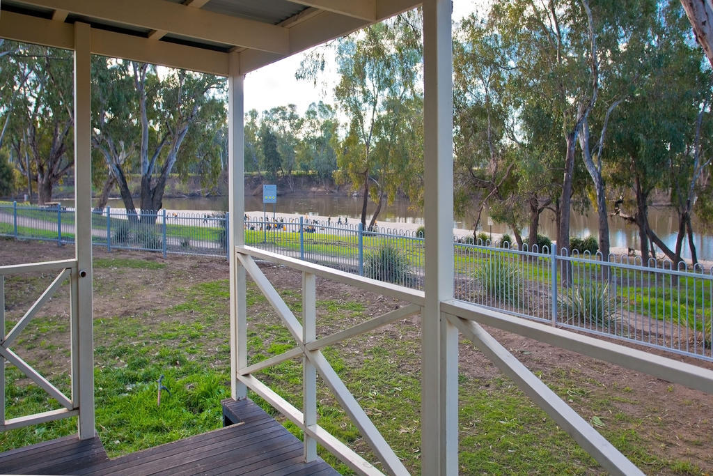 Wagga Wagga Beach Caravan Park Hotel Esterno foto